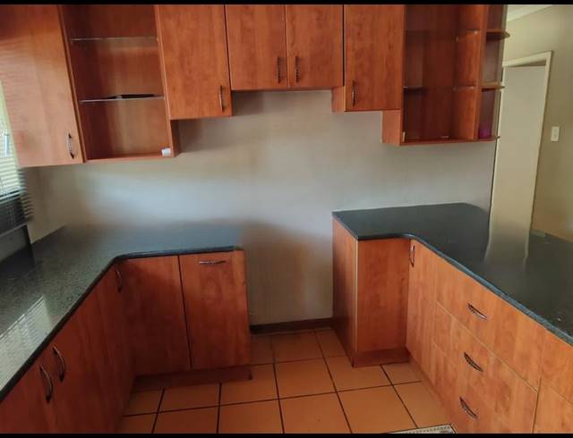 4 BEDROOM HOUSE FOR SALE IN HESTEAPARK